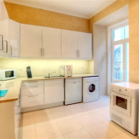 Lovely 4 Bedroom Apartment In Lisbon 아파트 리스본