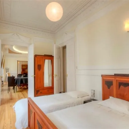 Lovely 4 Bedroom Apartment In Lisbon *