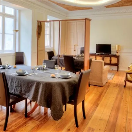 Lovely 4 Bedroom Apartment In Lisbon