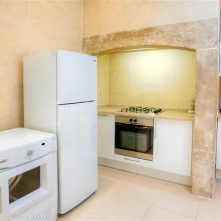 Lovely 4 Bedroom Apartment In Lisbon