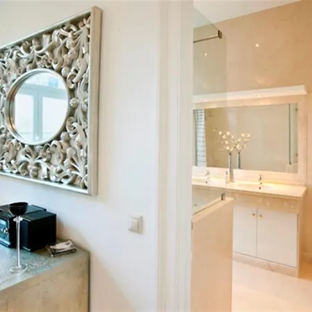 Lovely 4 Bedroom Apartment In Lisbon