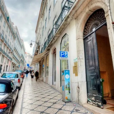 Lovely 4 Bedroom Apartment In Lisbon *
